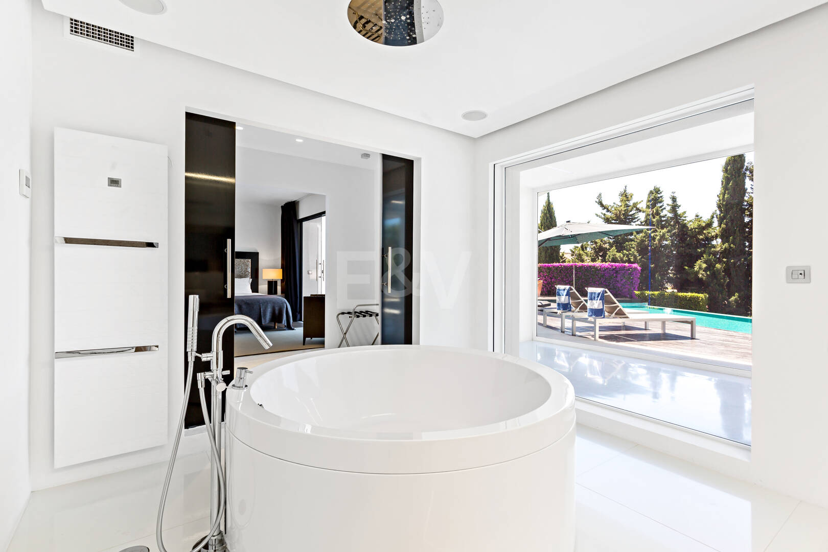 Villa moderna en Hacienda Las Chapas con impresionantes vistas al mar