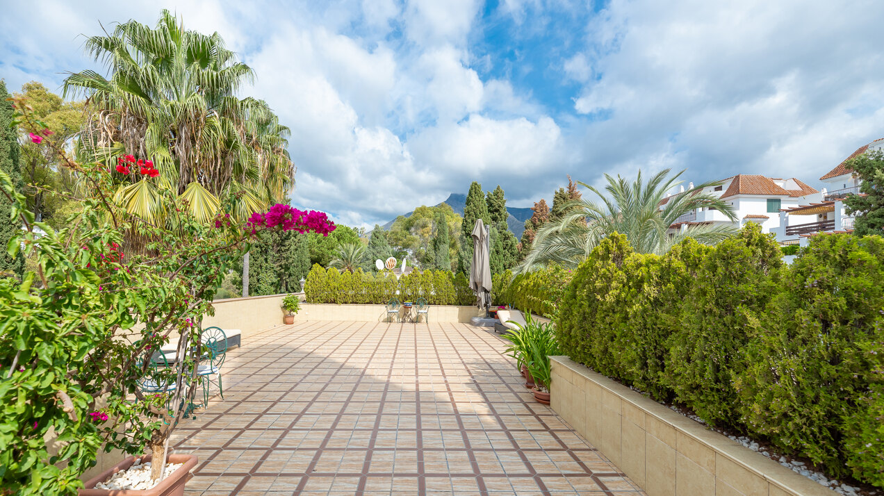 Precioso ático con gran solarium en Lomas de Marbella Club