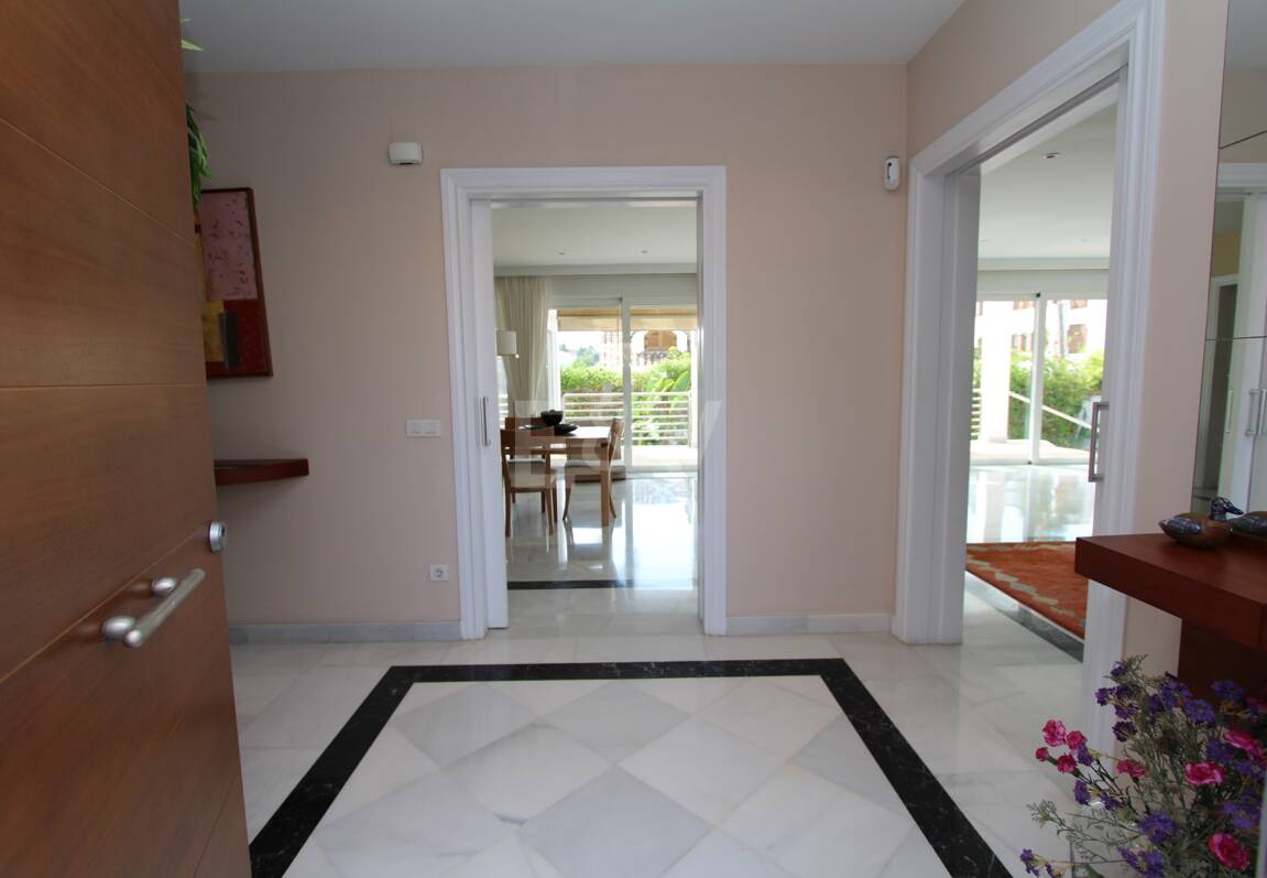 Moderne Villa in San Pedro Strand direkt am Strand mit Panoramablick.