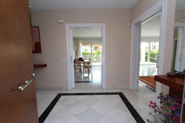 Moderne Villa in San Pedro Strand direkt am Strand mit Panoramablick.