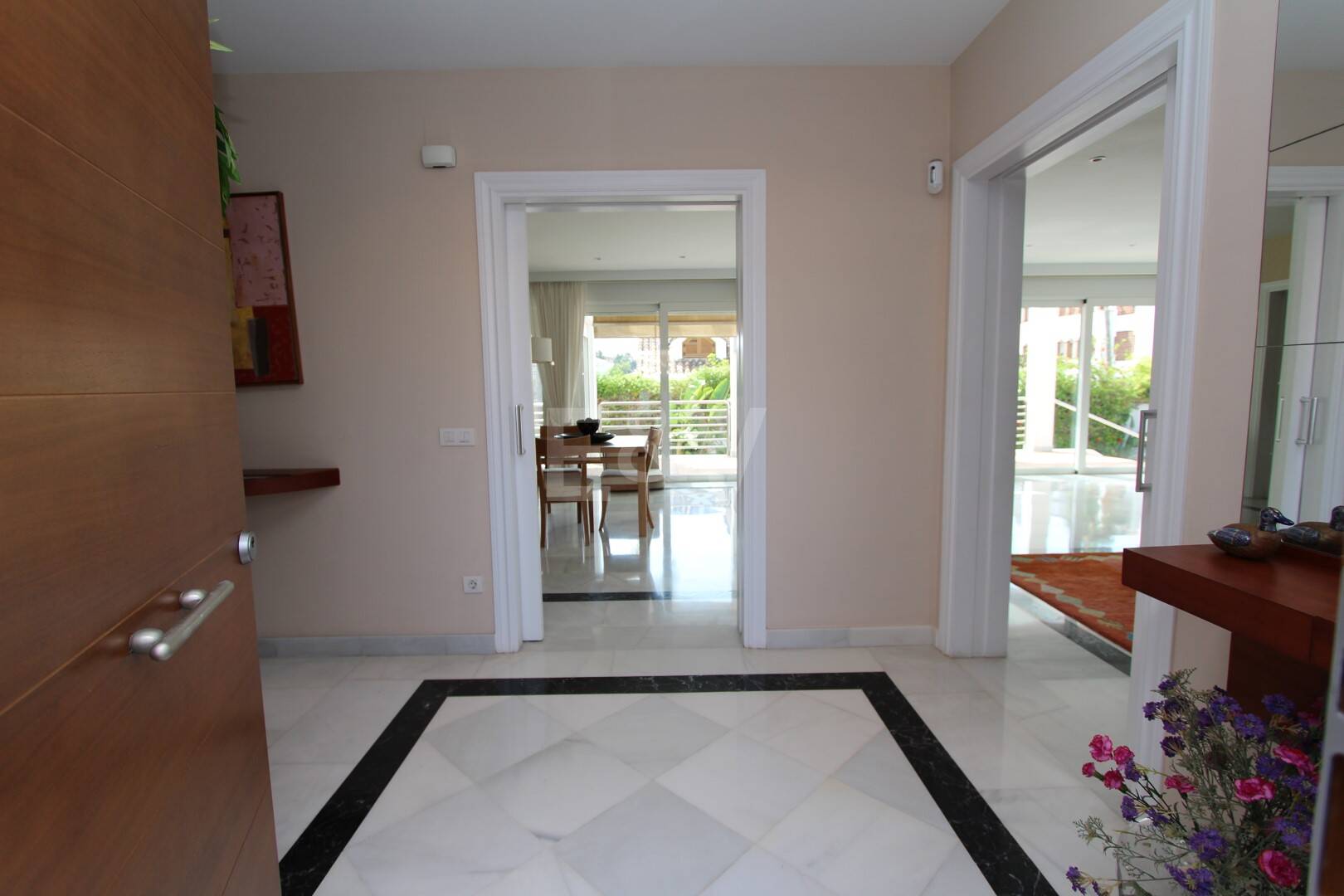 Moderne Villa in San Pedro Strand direkt am Strand mit Panoramablick.