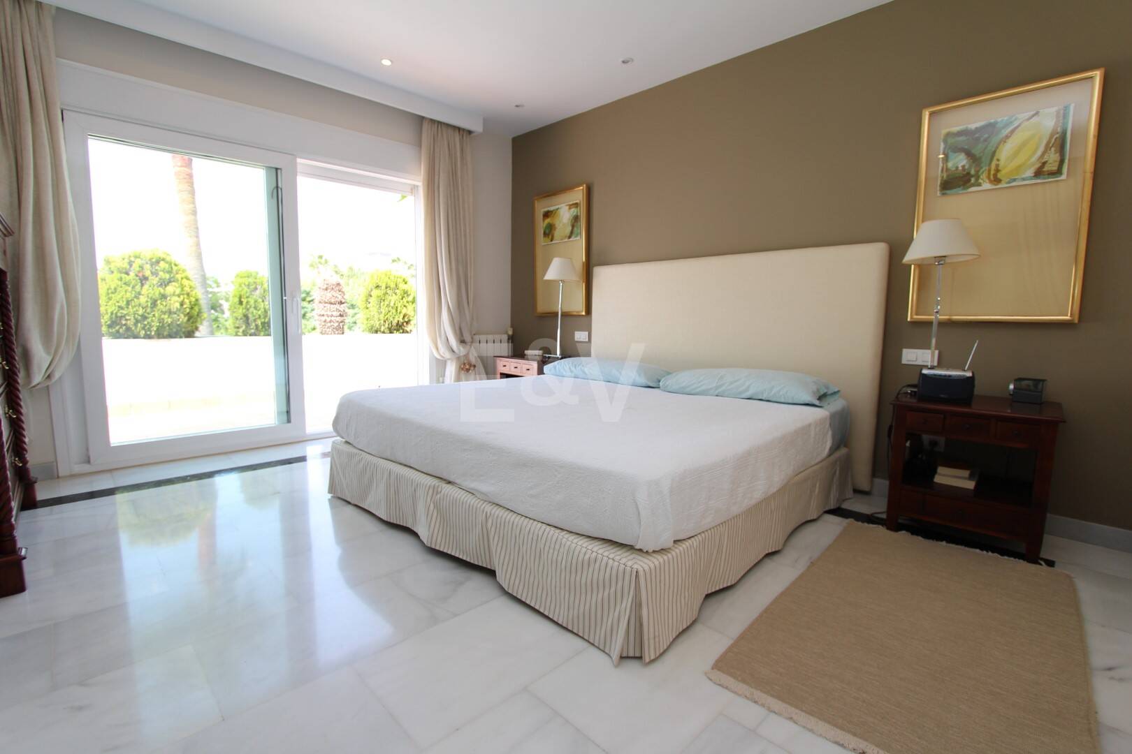 Moderne Villa in San Pedro Strand direkt am Strand mit Panoramablick.