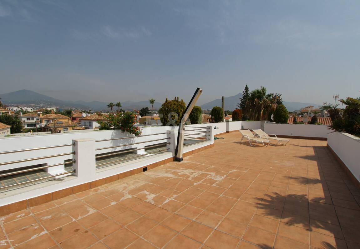 Moderne Villa in San Pedro Strand direkt am Strand mit Panoramablick.