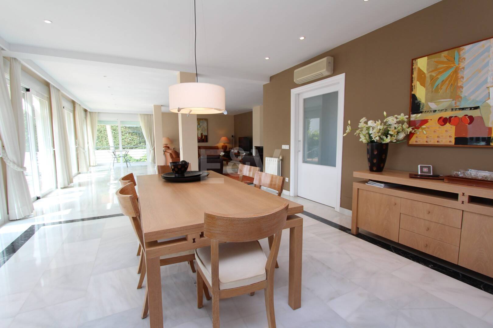 Moderne Villa in San Pedro Strand direkt am Strand mit Panoramablick.