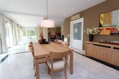 Moderne Villa in San Pedro Strand direkt am Strand mit Panoramablick.