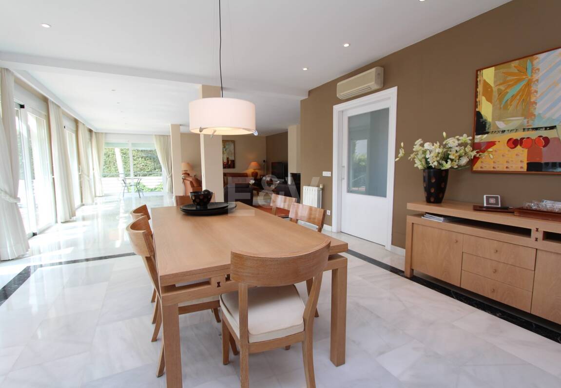 Moderne Villa in San Pedro Strand direkt am Strand mit Panoramablick.