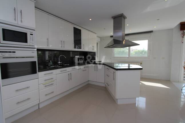 Moderne Villa in San Pedro Strand direkt am Strand mit Panoramablick.