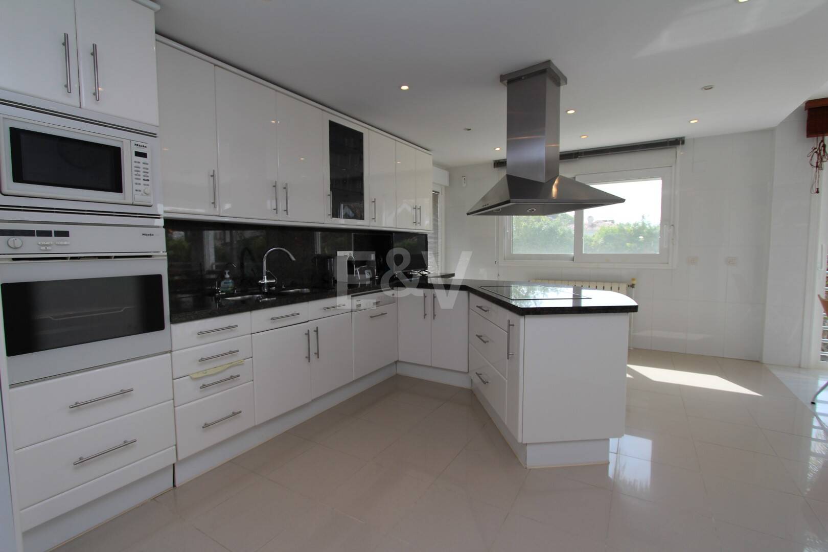 Moderne Villa in San Pedro Strand direkt am Strand mit Panoramablick.