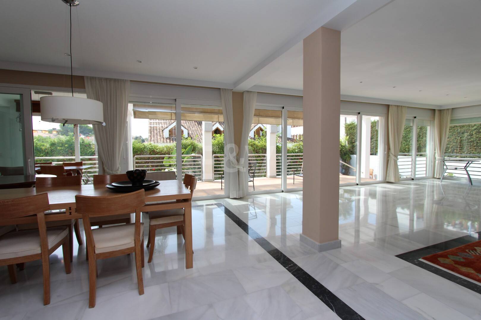 Moderne Villa in San Pedro Strand direkt am Strand mit Panoramablick.