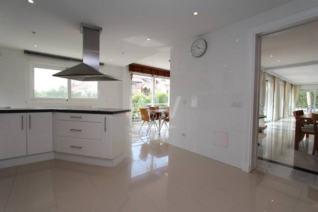 Moderne Villa in San Pedro Strand direkt am Strand mit Panoramablick.