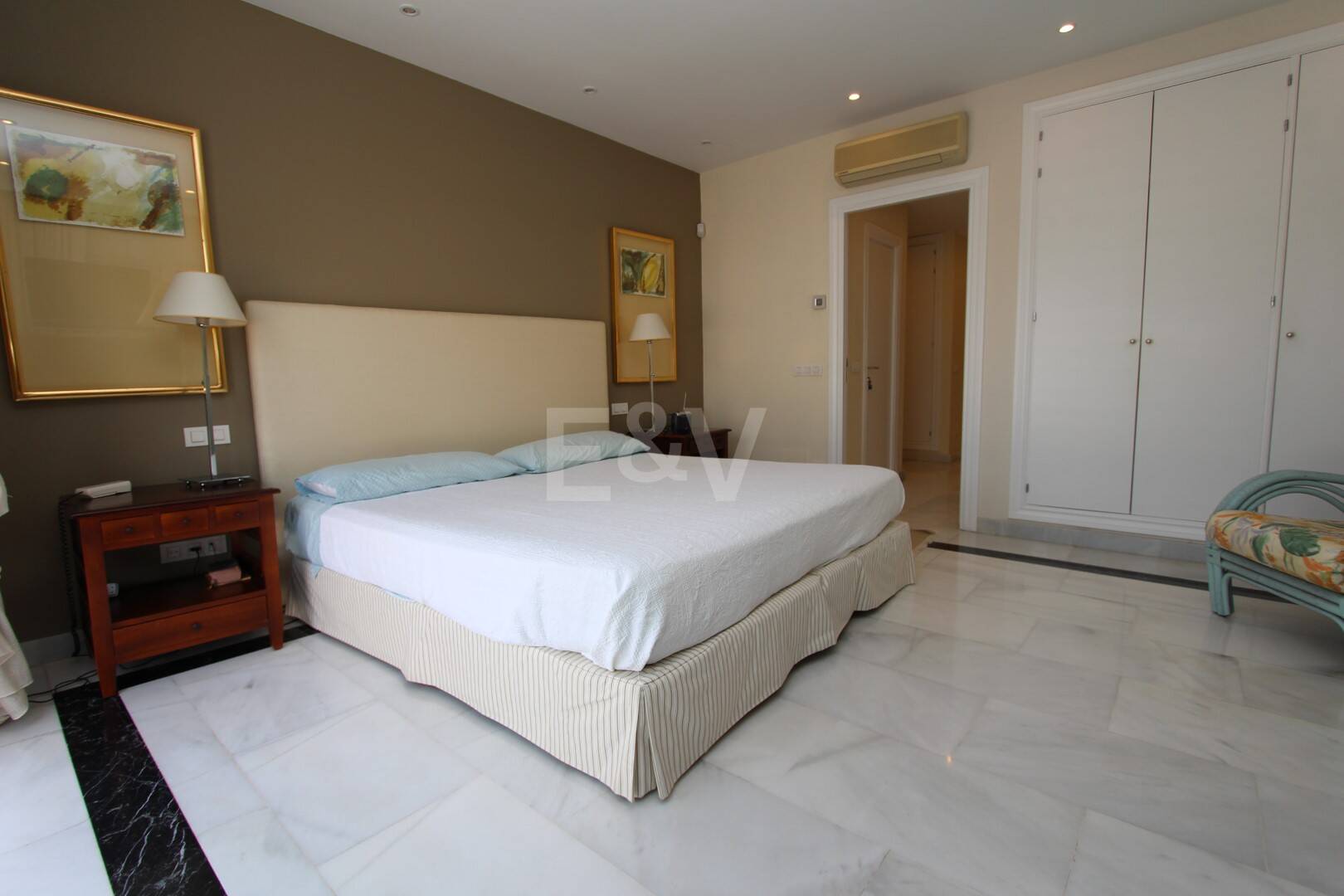 Moderne Villa in San Pedro Strand direkt am Strand mit Panoramablick.