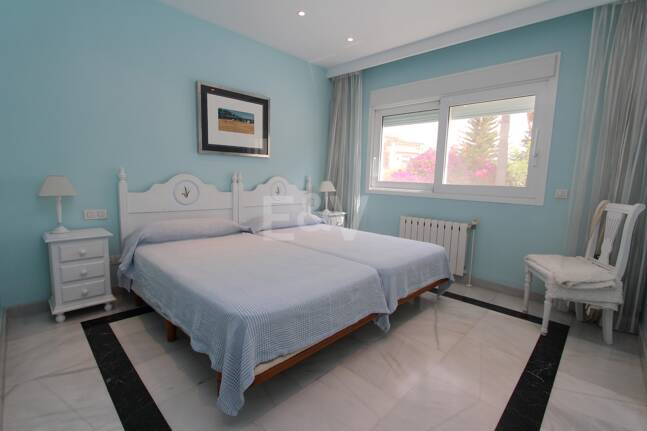 Moderne Villa in San Pedro Strand direkt am Strand mit Panoramablick.