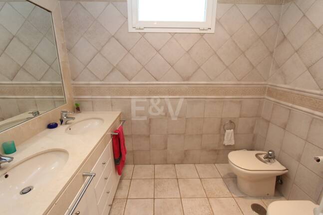 Moderne Villa in San Pedro Strand direkt am Strand mit Panoramablick.