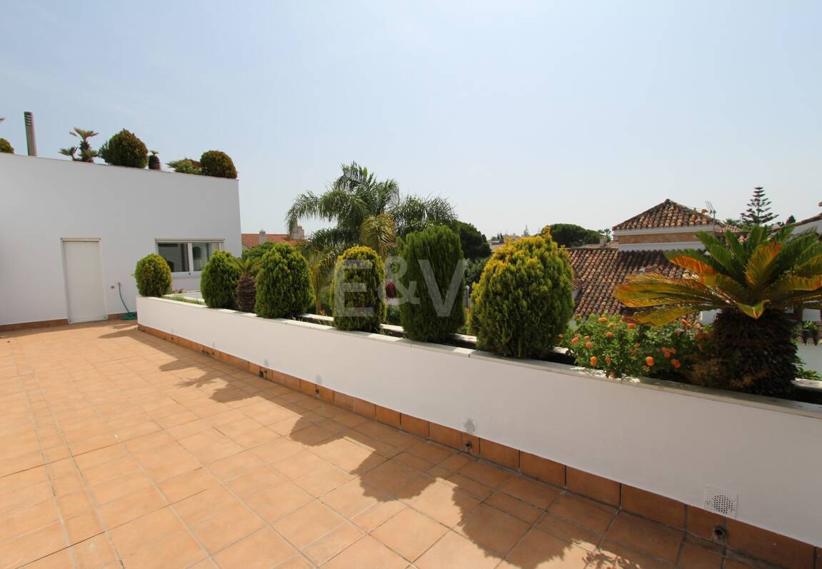 Moderne Villa in San Pedro Strand direkt am Strand mit Panoramablick.