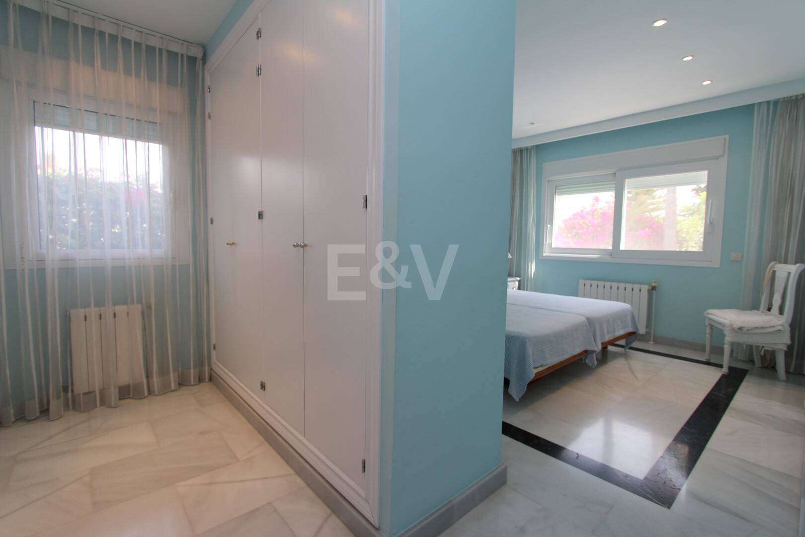 Moderne Villa in San Pedro Strand direkt am Strand mit Panoramablick.