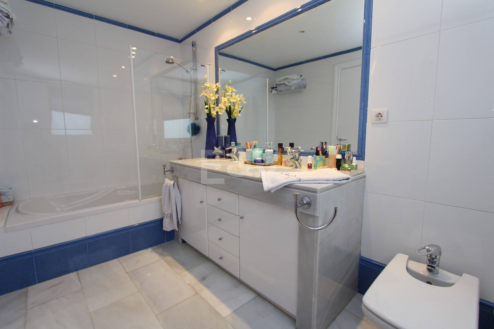 Moderne Villa in San Pedro Strand direkt am Strand mit Panoramablick.