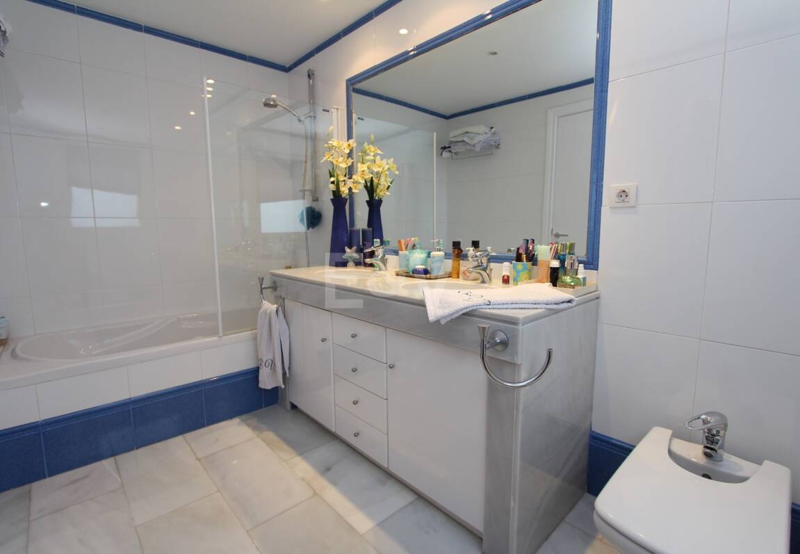 Moderne Villa in San Pedro Strand direkt am Strand mit Panoramablick.