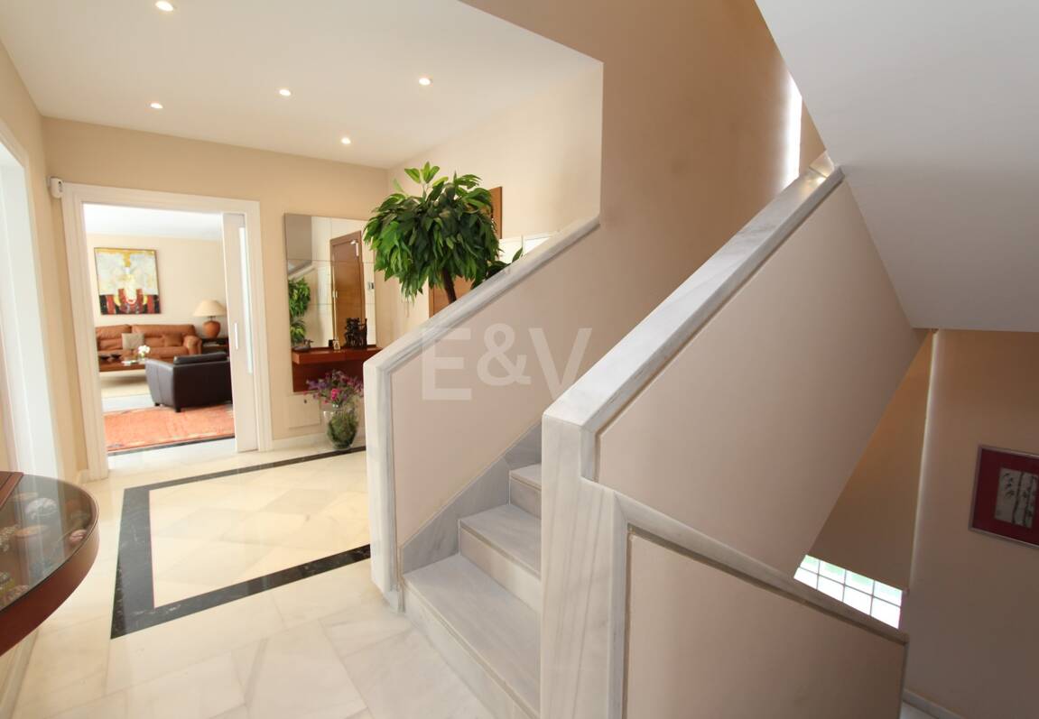 Moderne Villa in San Pedro Strand direkt am Strand mit Panoramablick.