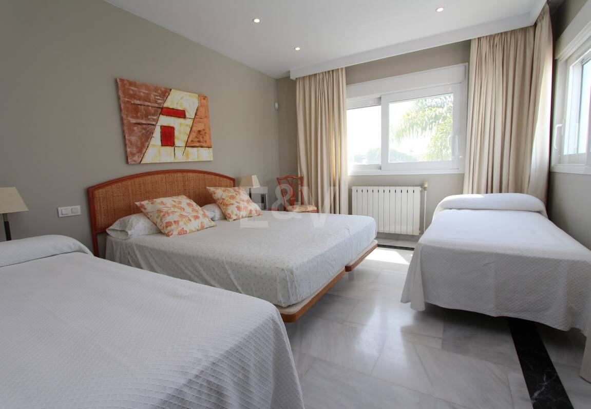 Moderne Villa in San Pedro Strand direkt am Strand mit Panoramablick.