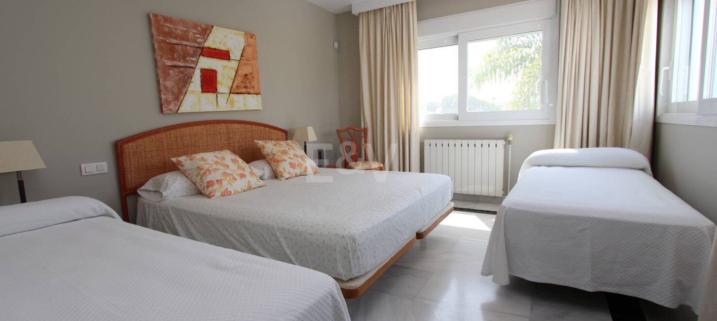 Samtida San Pedro Beach Beachside Villa med panoramautsikt.