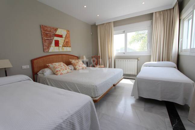 Moderne Villa in San Pedro Strand direkt am Strand mit Panoramablick.