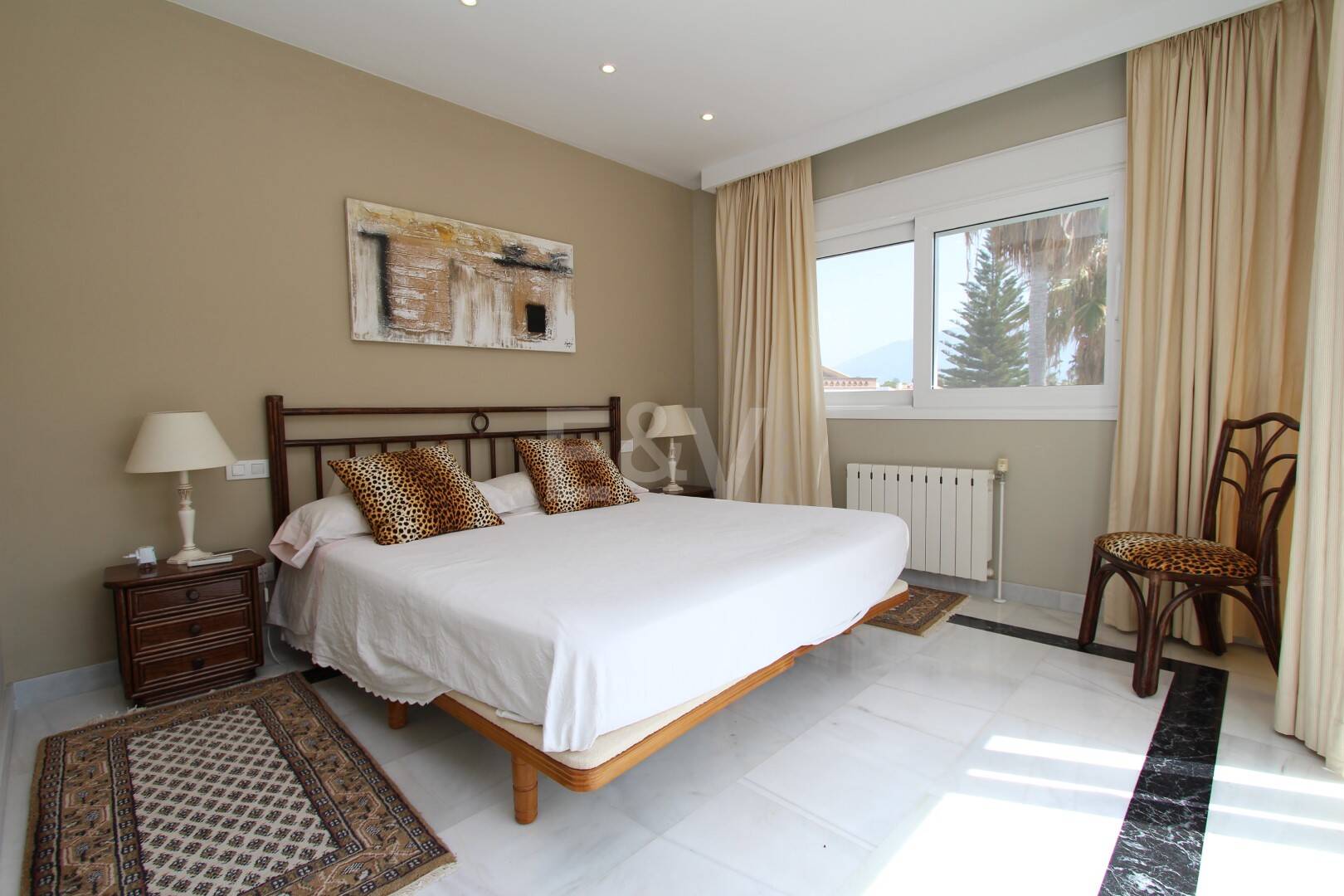 Moderne Villa in San Pedro Strand direkt am Strand mit Panoramablick.