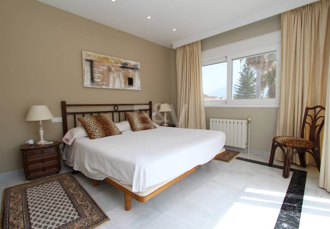 Moderne Villa in San Pedro Strand direkt am Strand mit Panoramablick.