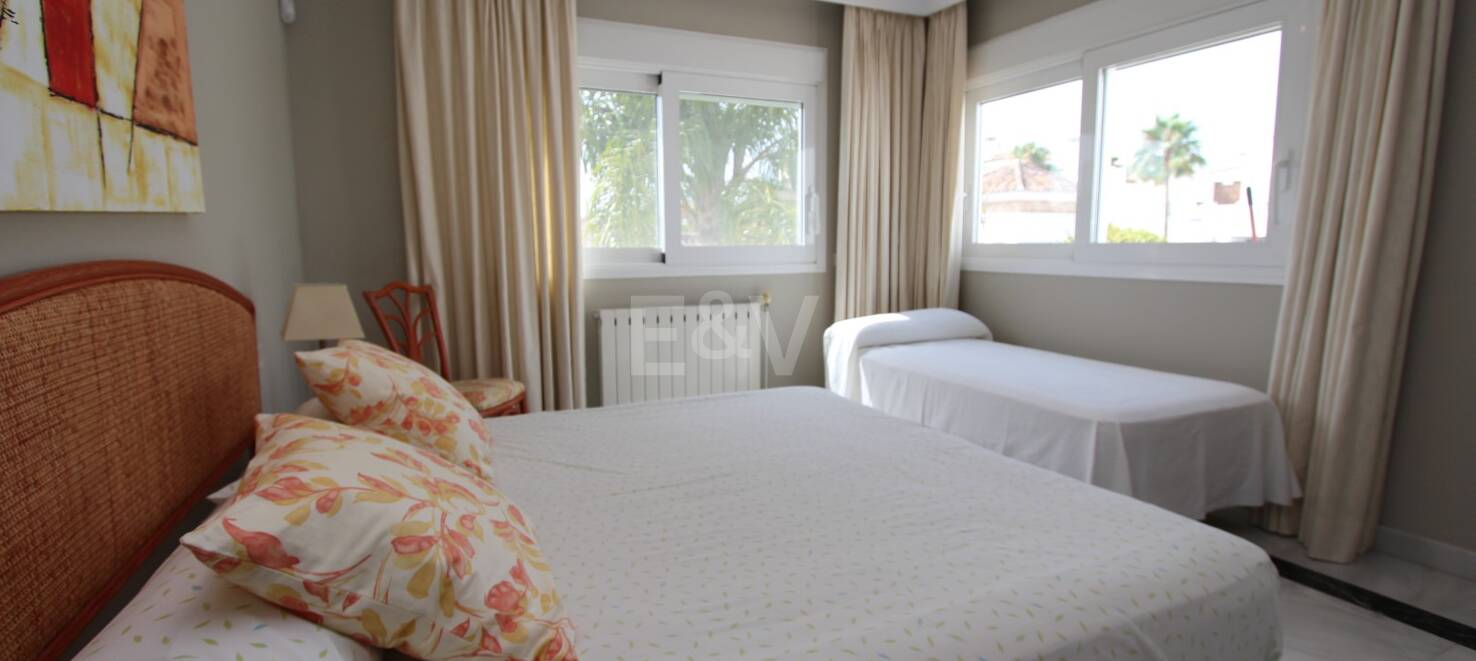 Samtida San Pedro Beach Beachside Villa med panoramautsikt.