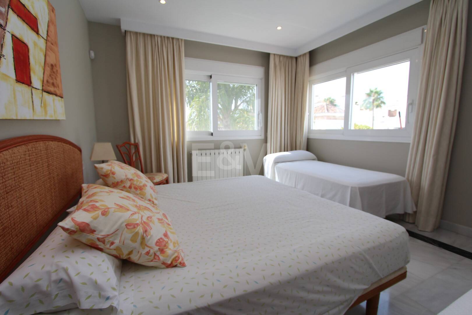 Moderne Villa in San Pedro Strand direkt am Strand mit Panoramablick.