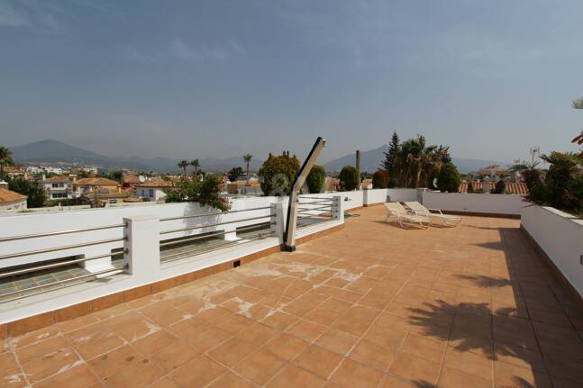 Moderne Villa in San Pedro Strand direkt am Strand mit Panoramablick.