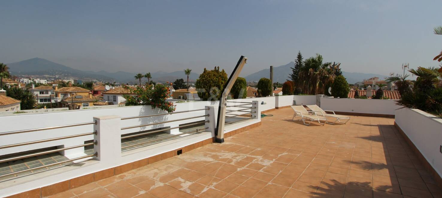 Samtida San Pedro Beach Beachside Villa med panoramautsikt.