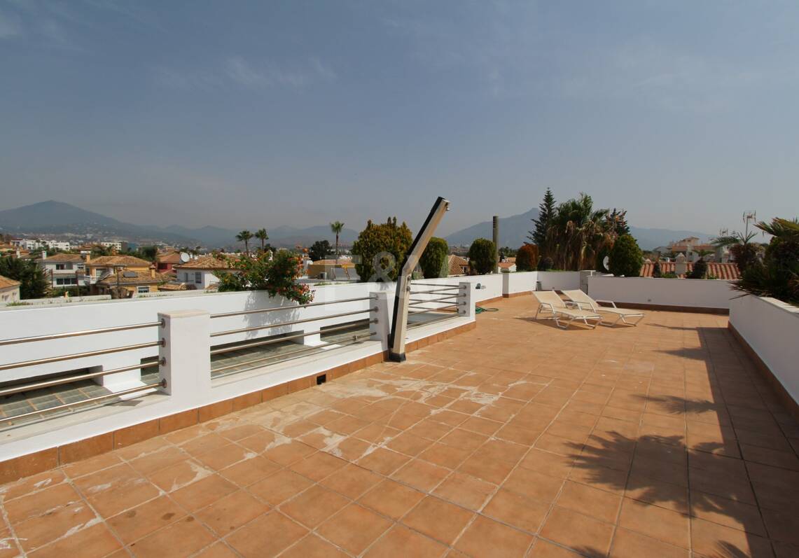 Moderne Villa in San Pedro Strand direkt am Strand mit Panoramablick.