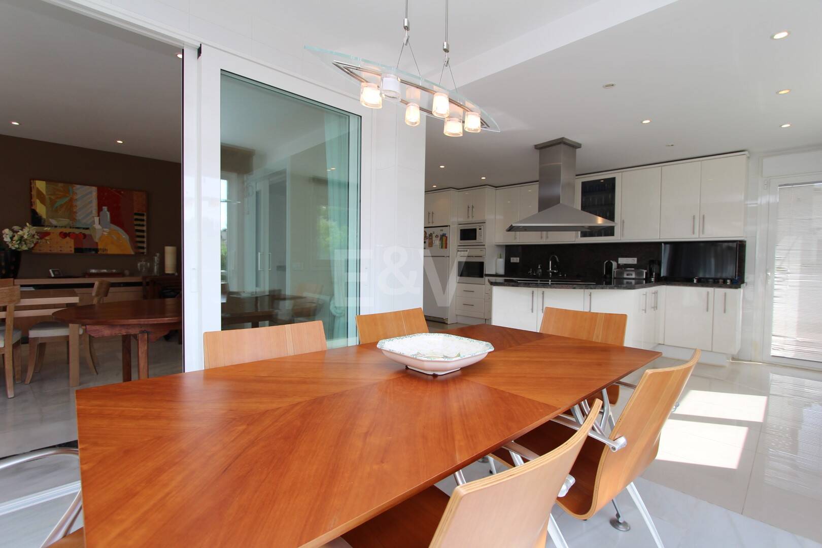 Moderne Villa in San Pedro Strand direkt am Strand mit Panoramablick.