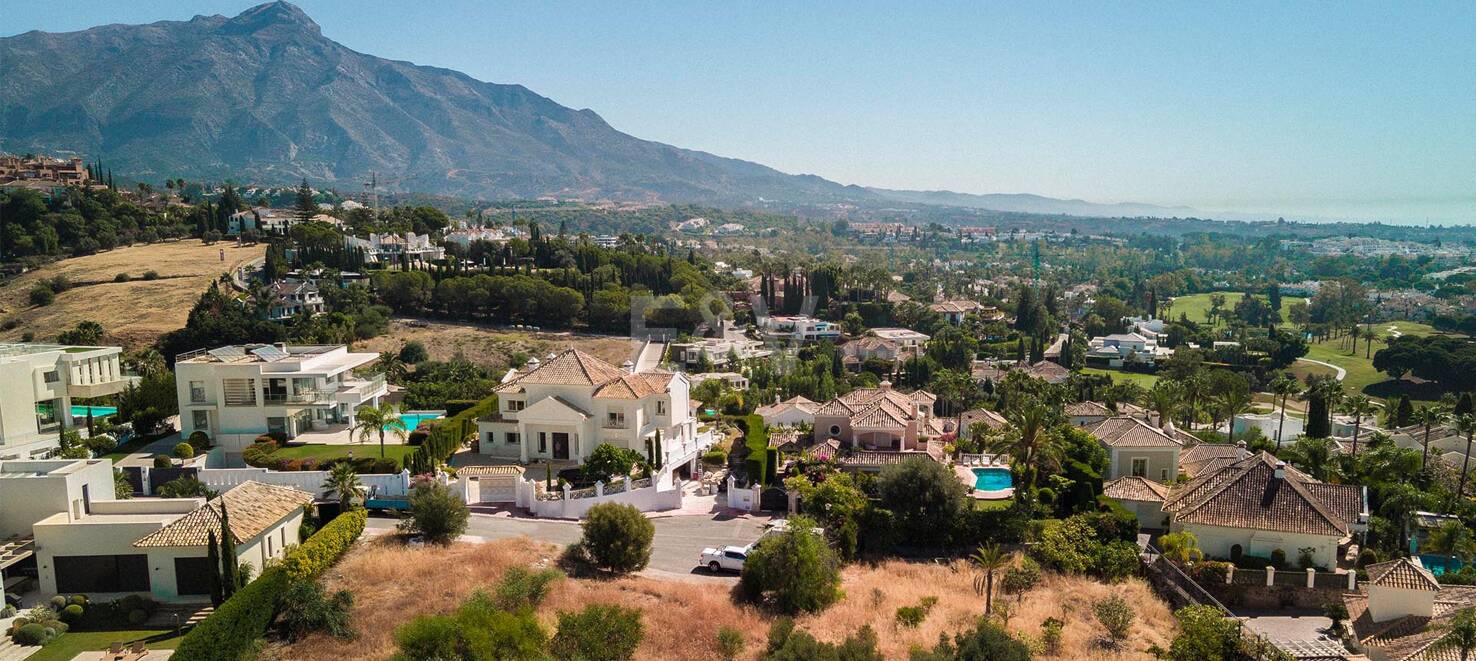 Best Plots in Haza del Conde, Nueva Andalucia