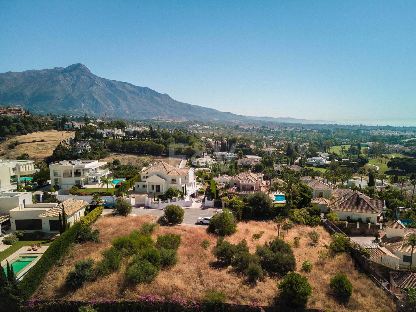 Best Plots in Haza del Conde, Nueva Andalucia