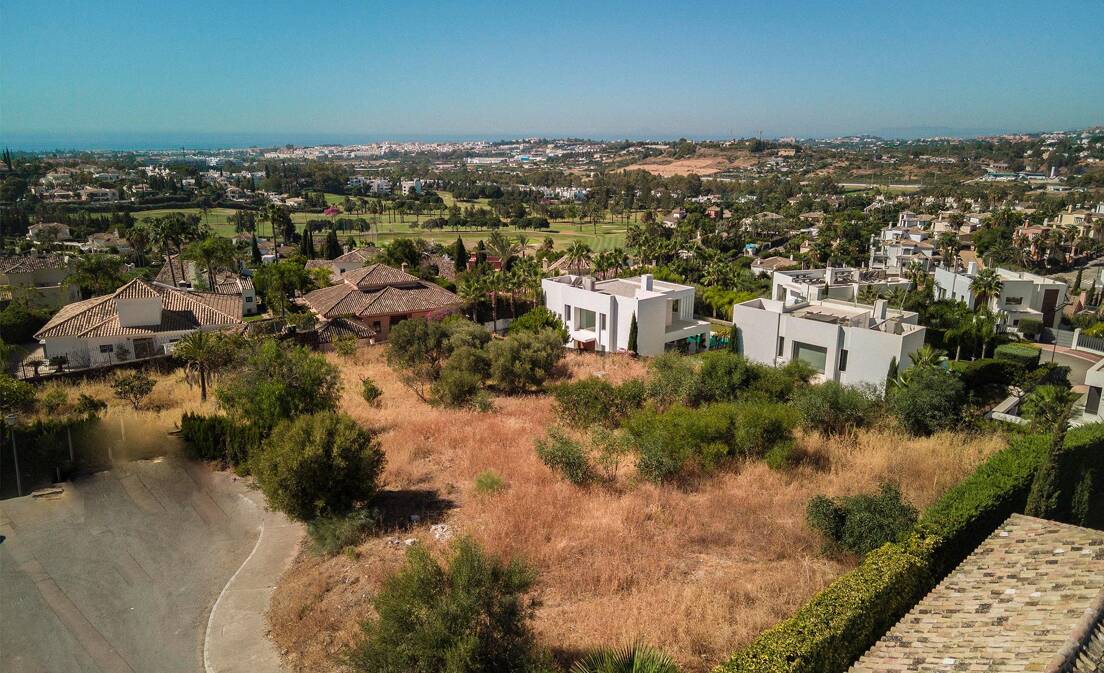 Best Plots in Haza del Conde, Nueva Andalucia