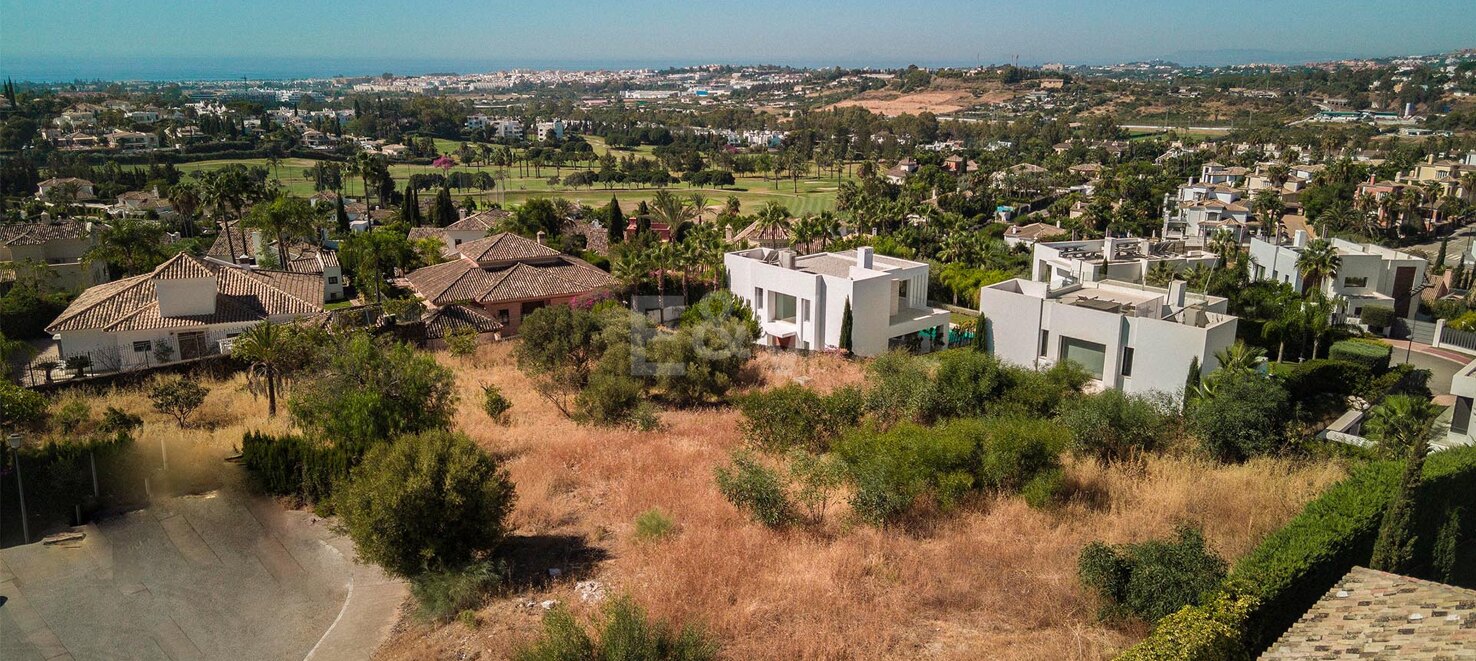 Best Plots in Haza del Conde, Nueva Andalucia