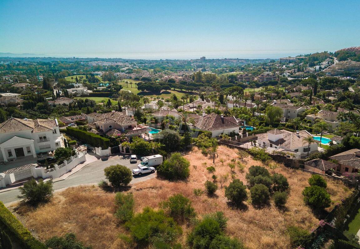 Best Plots in Haza del Conde, Nueva Andalucia