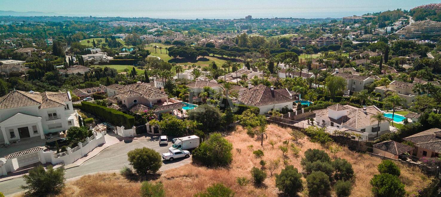 Best Plots in Haza del Conde, Nueva Andalucia