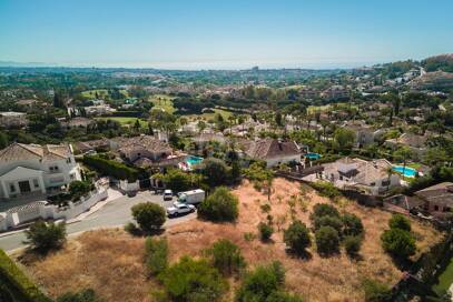 Best Plots in Haza del Conde, Nueva Andalucia