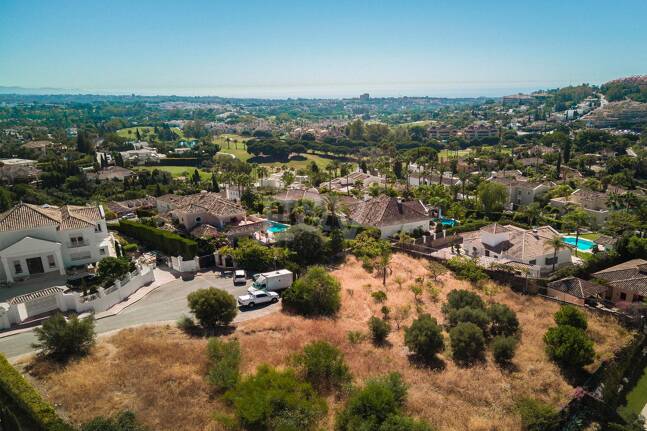 Best Plots in Haza del Conde, Nueva Andalucia