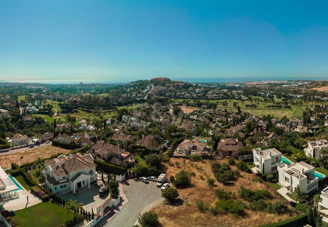 Best Plots in Haza del Conde, Nueva Andalucia