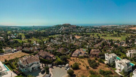 Best Plots in Haza del Conde, Nueva Andalucia