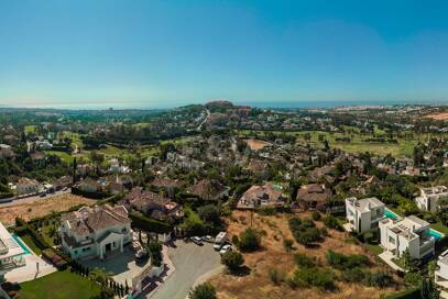 Best Plots in Haza del Conde, Nueva Andalucia