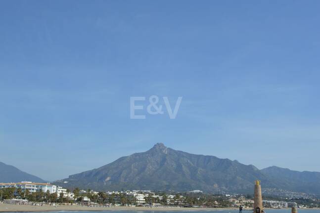 Best Plots in Haza del Conde, Nueva Andalucia