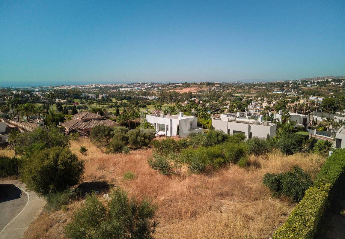 Best Plots in Haza del Conde, Nueva Andalucia