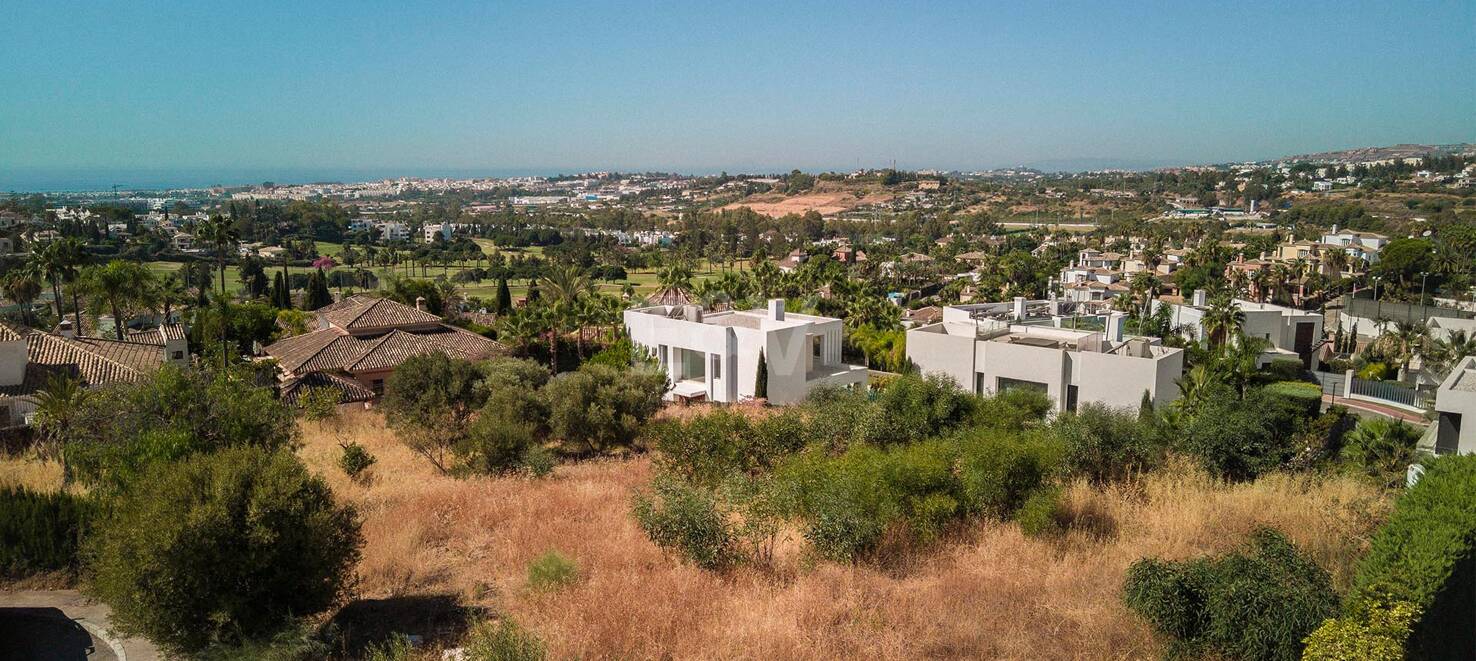 Best Plots in Haza del Conde, Nueva Andalucia