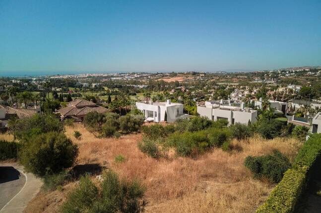 Best Plots in Haza del Conde, Nueva Andalucia