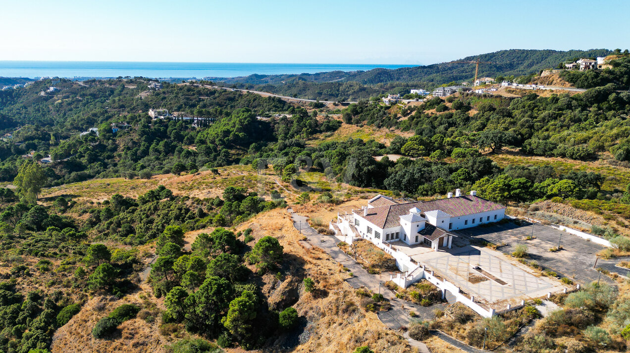 Grundstück zum Bau von bis zu 14 Villen in Monte Mayor mit atemberaubendem Ausblick.