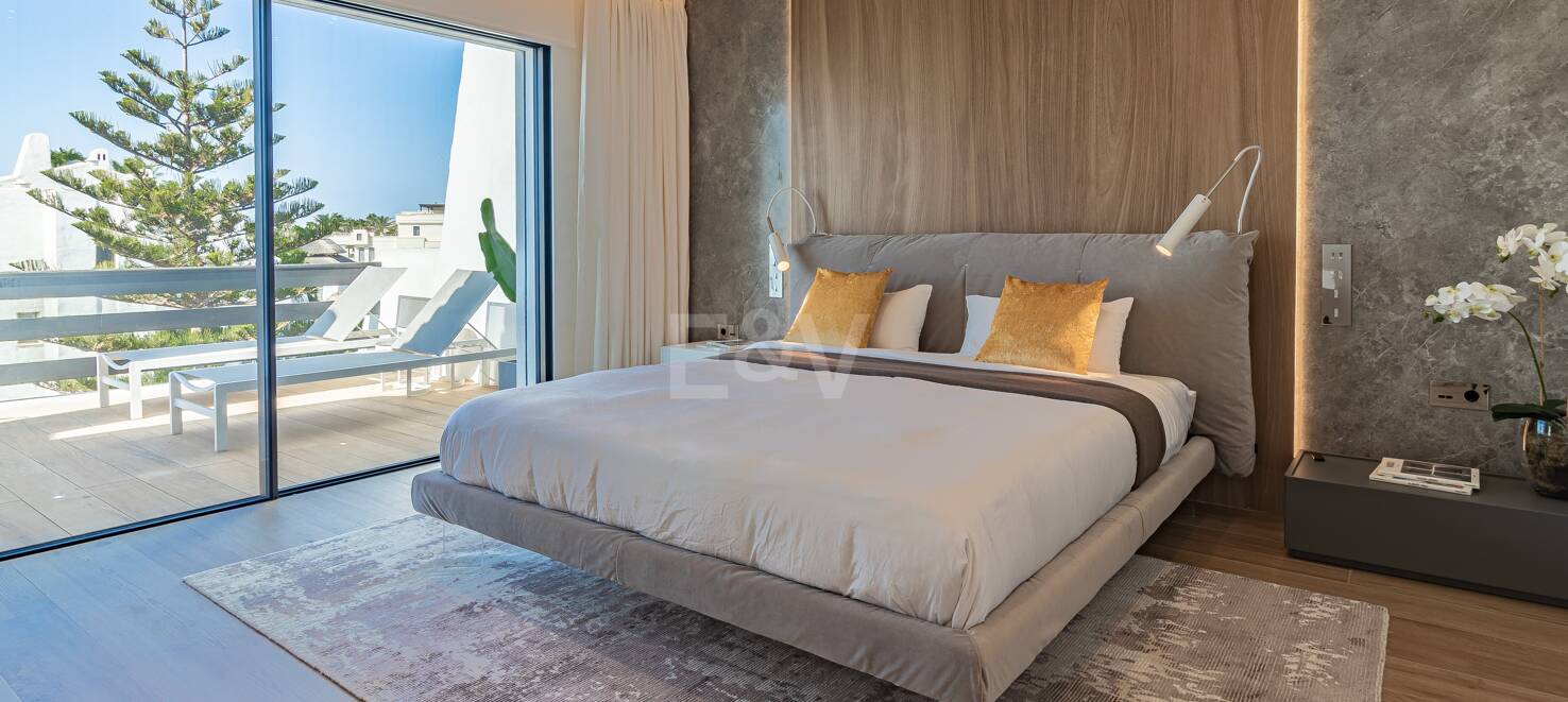 Lyxig Beachfront Townhouse i Coral Beach på Marbellas Golden Mile